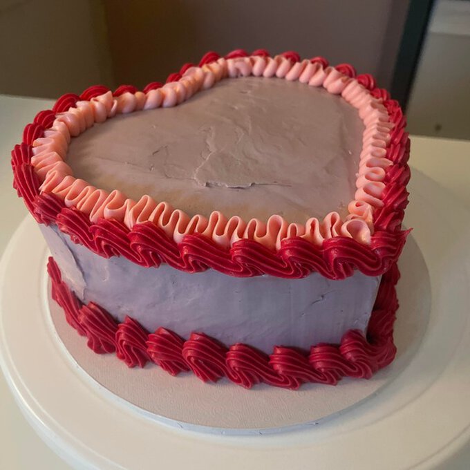 How to Make a Retro Heart Buttercream Cake Hobbycraft